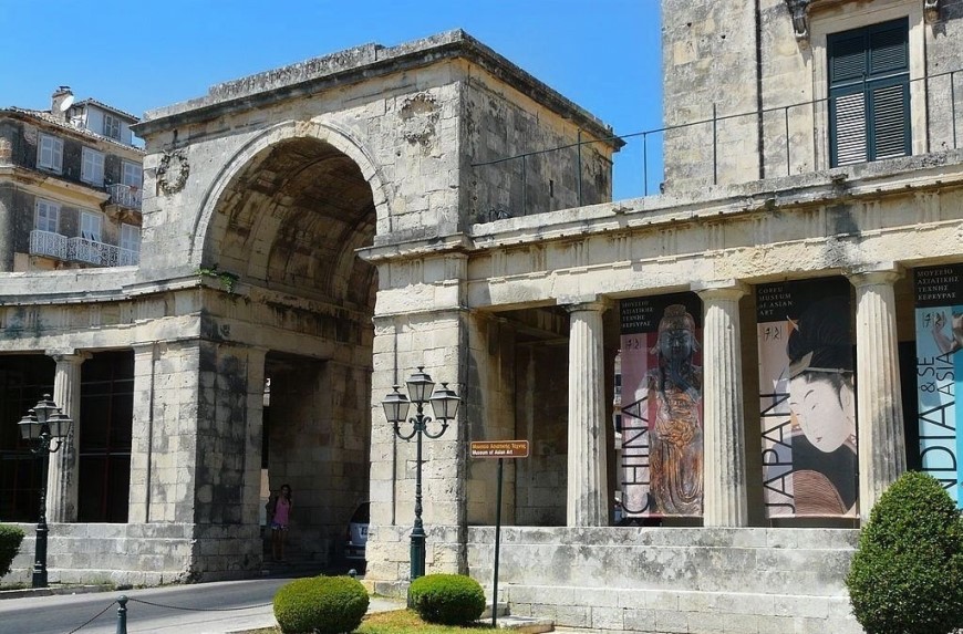 Пам'ятки Палац Святих Михаїла та Георгія