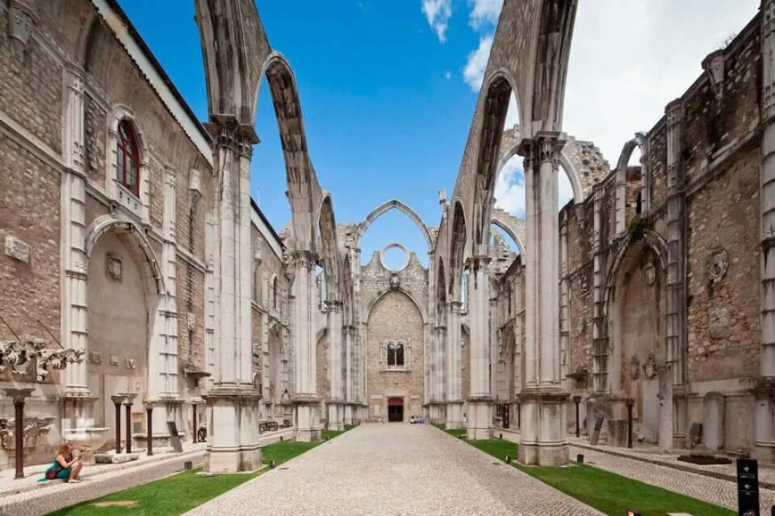 Carmelite Monastery - attractions of Lisbon, Portugal