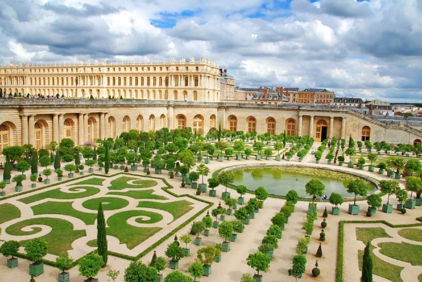 The Palace of Versailles - sights of Paris