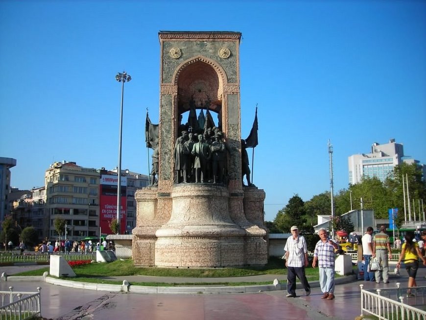 Куди сходити Площа Таксим
